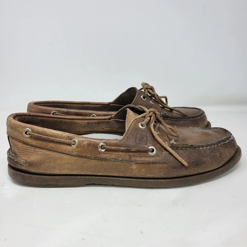 Sperry brand top